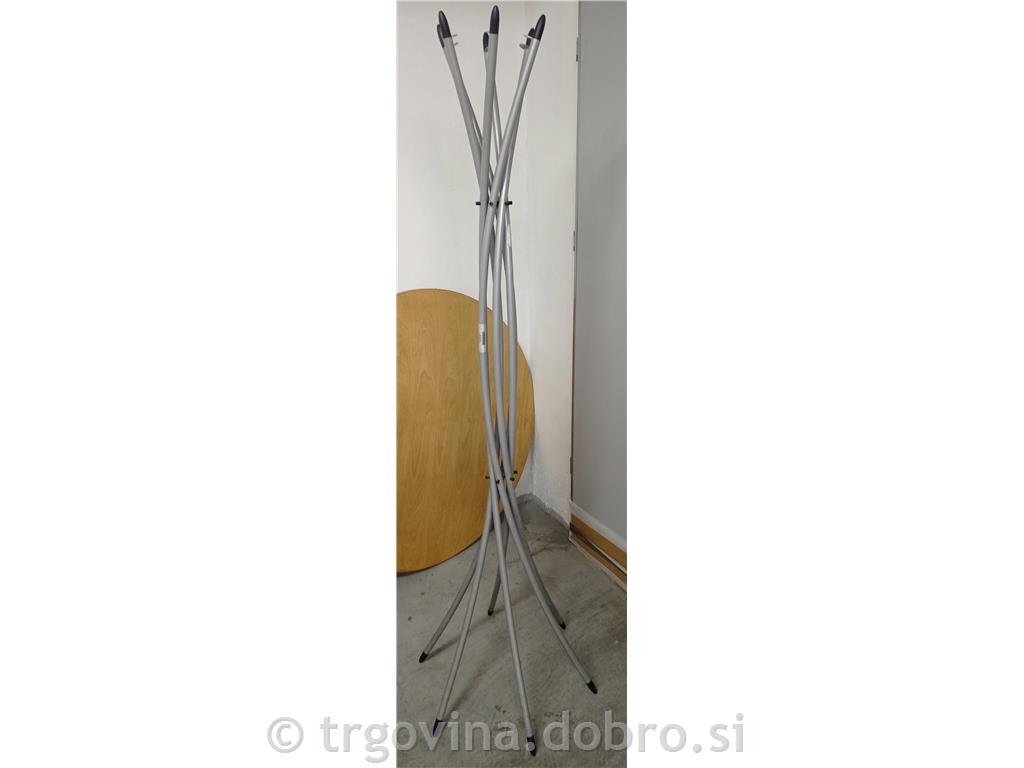 Samostoječi obešalnik