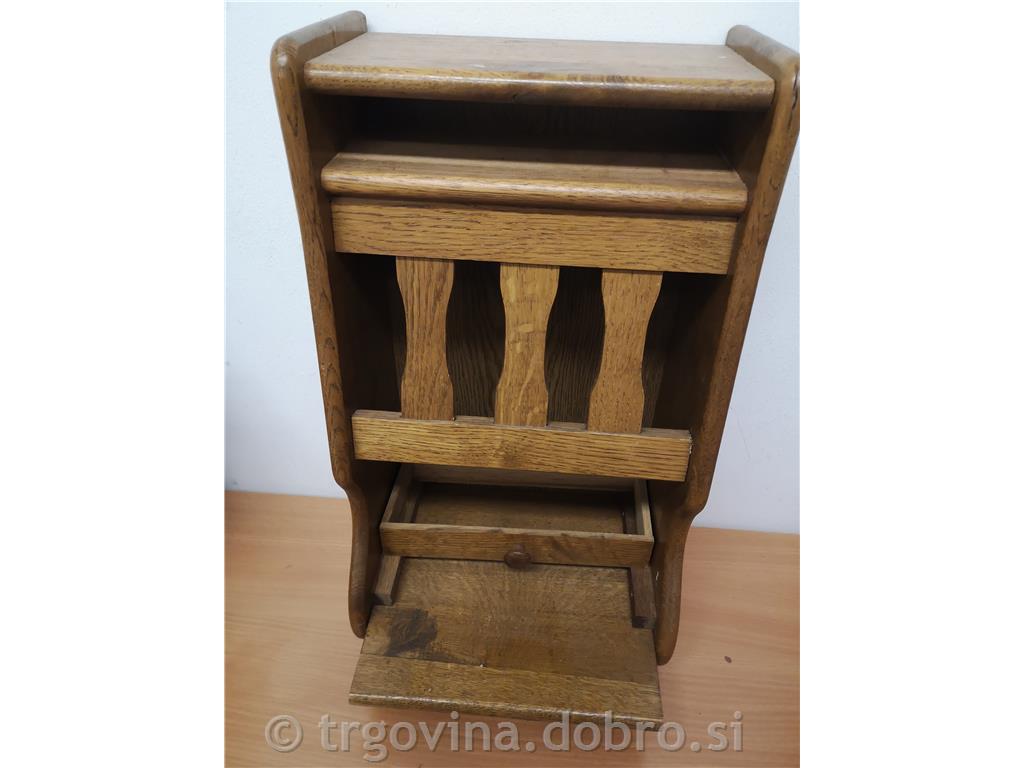 Starinsko leseno stojalo