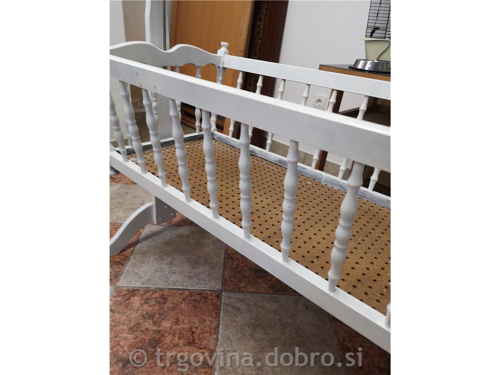 Otroška posteljica, gugalnica